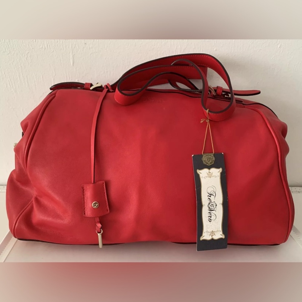 Italian designer bag  TRE VERO VENETA red leather with key lock NWT new